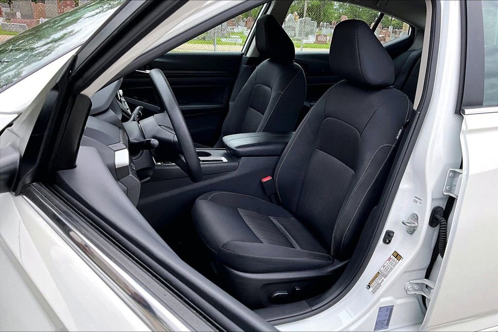 Used 2025 Nissan Altima 2.5 SV FWD image 23
