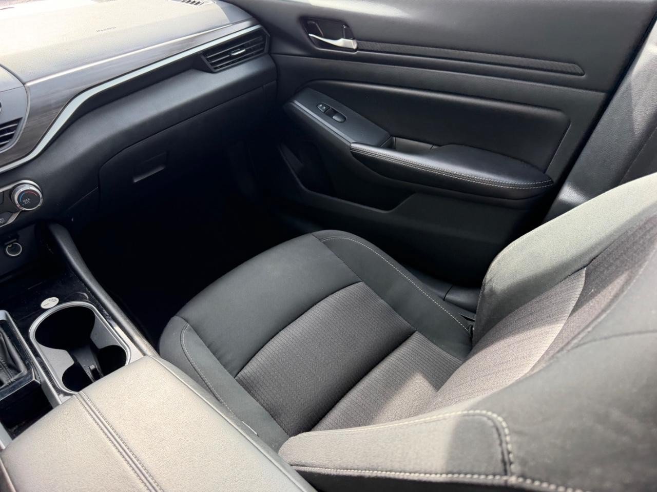 Used 2024 Nissan Altima 2.5 SV FWD image 17