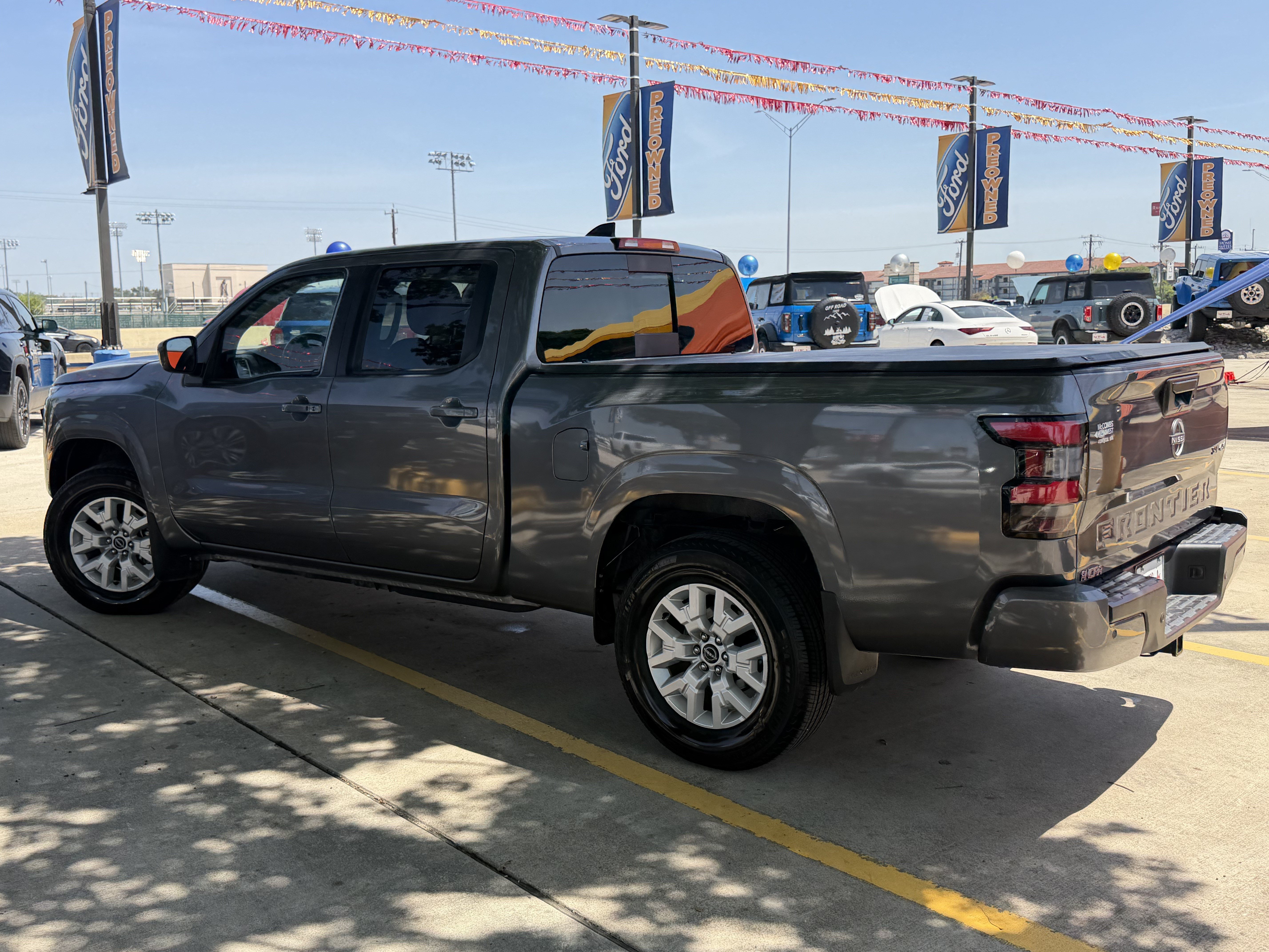 Used 2023 Nissan Frontier SV w/ Technology Package AWD/4WD image 8