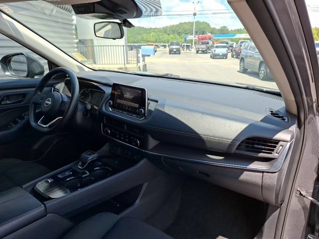 Used 2024 Nissan Rogue S FWD image 31