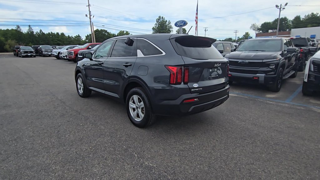 Used 2023 Kia Sorento LX AWD/4WD image 17