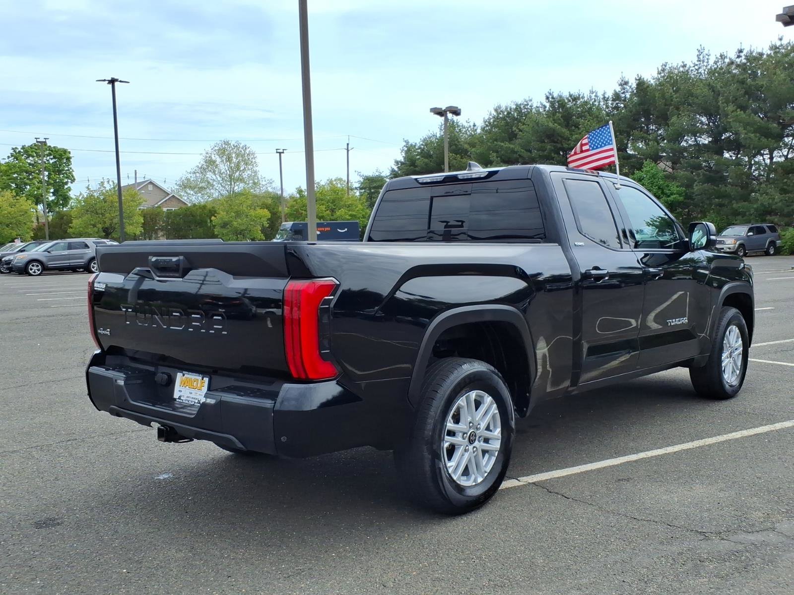 Used 2022 Toyota Tundra SR5 w/ SR5 Premium Package AWD/4WD image 7