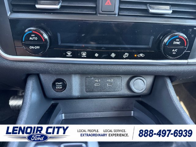 Used 2024 Nissan Rogue SV AWD/4WD image 39