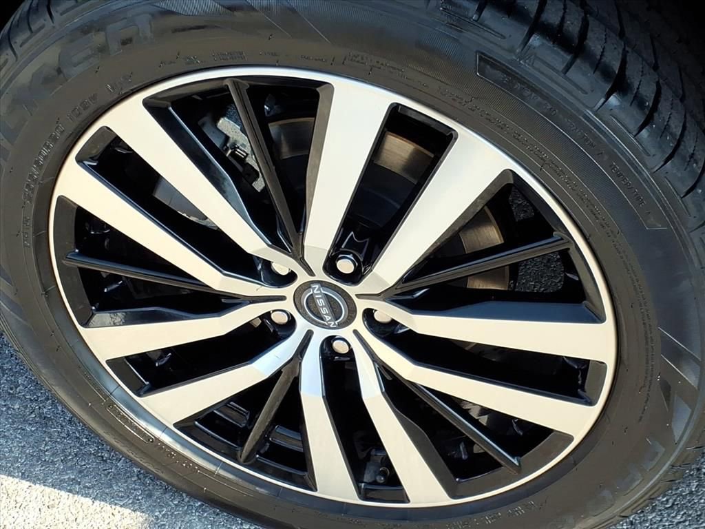 Used 2023 Nissan Pathfinder Platinum image 11