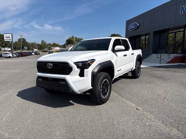 Used 2024 Toyota Tacoma TRD Off-Road AWD/4WD image 2