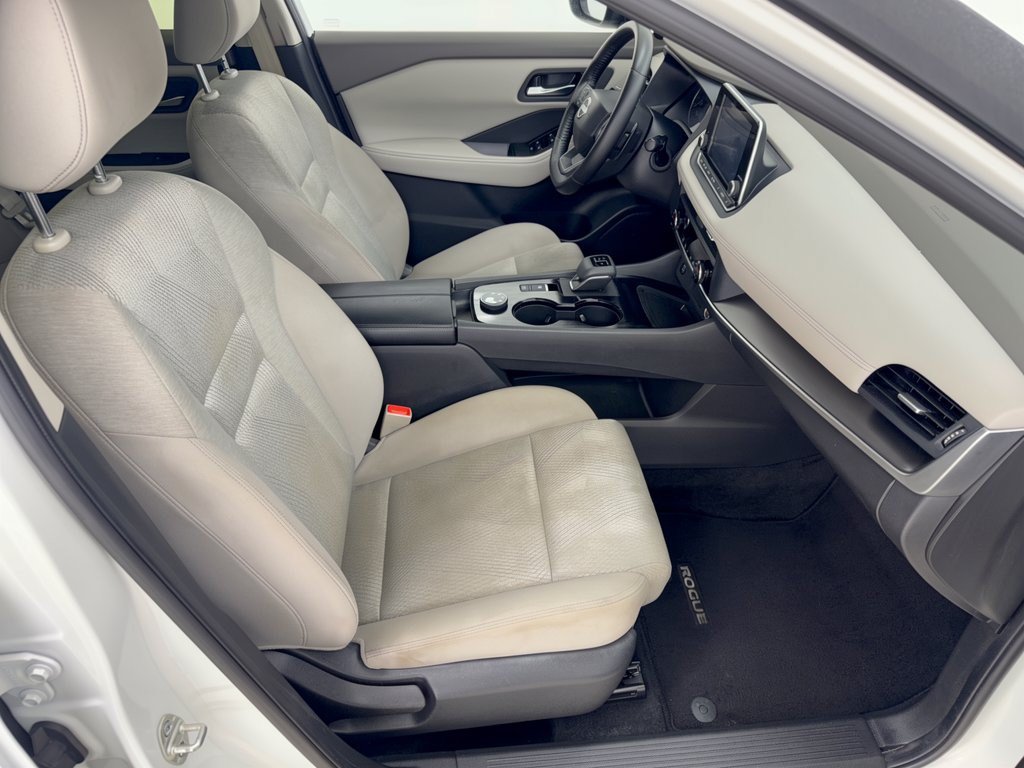 Used 2025 Nissan Rogue SV AWD/4WD image 30