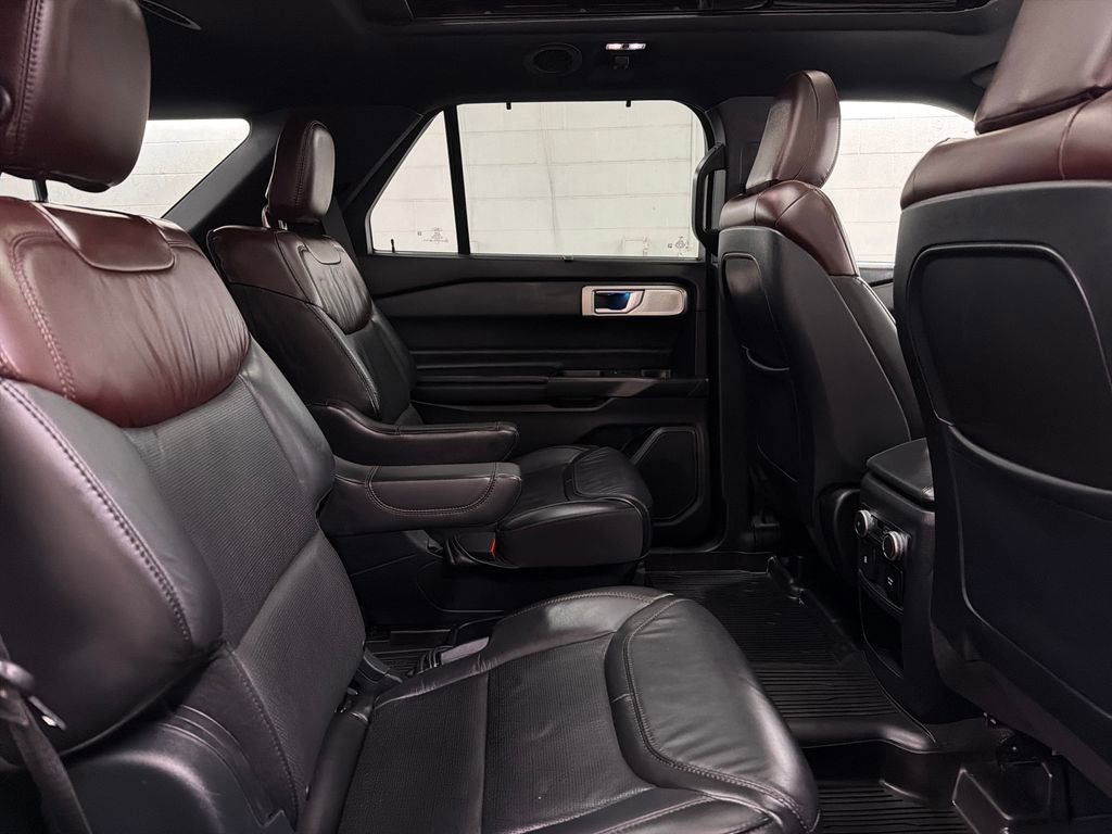 Certified 2020 Ford Explorer Platinum w/ Premium Technology Package AWD/4WD image 32