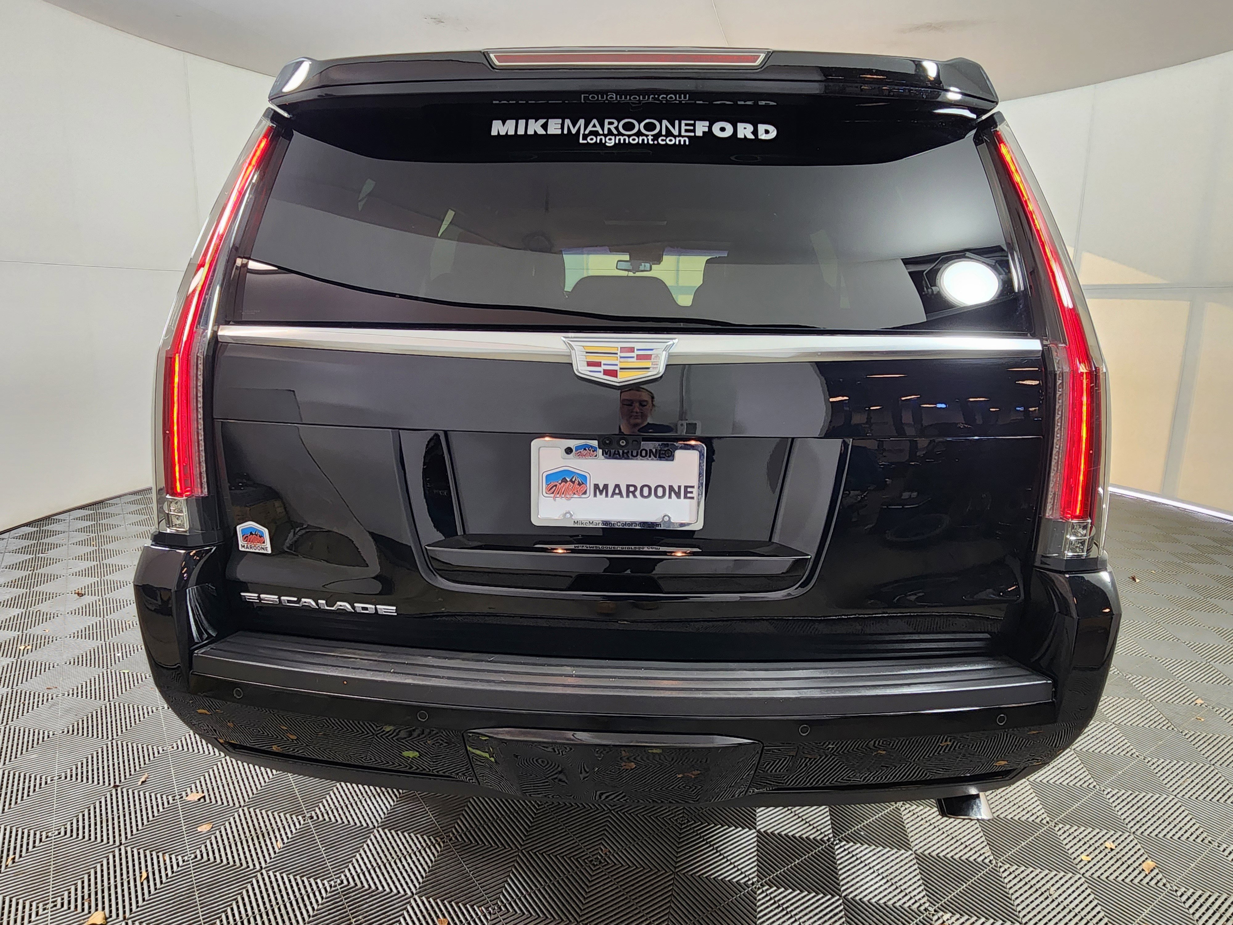 Used 2017 Cadillac Escalade Platinum image 6
