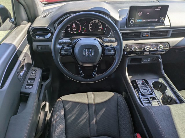 Used 2025 Honda Pilot Sport image 29