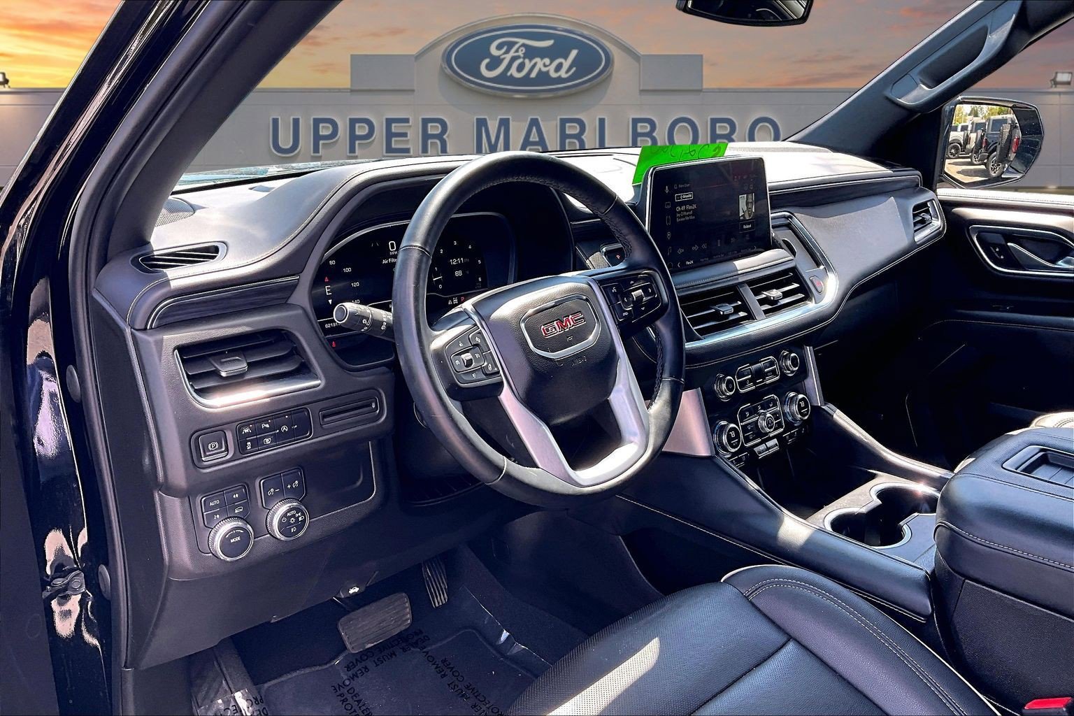 Used 2023 GMC Yukon XL SLT w/ SLT Premium Package AWD/4WD image 14