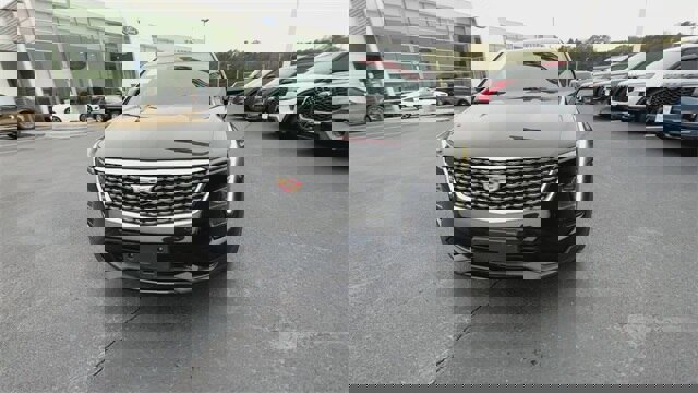 Used 2025 Cadillac XT4 Premium Luxury image 11