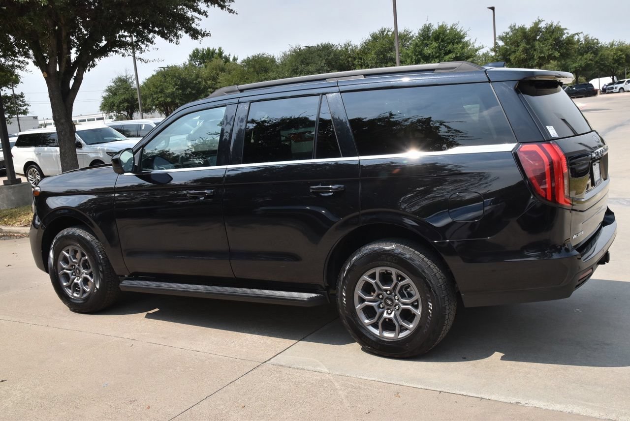 Certified 2025 Ford Expedition Active RWD image 11