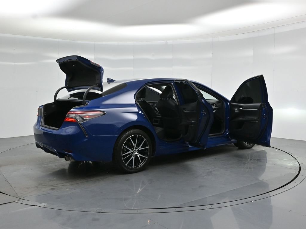 Used 2023 Toyota Camry SE w/ Cold Weather Package image 5