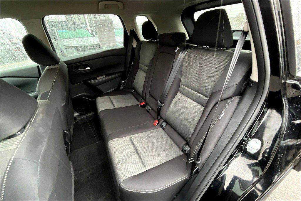 Used 2024 Nissan Rogue SV image 24