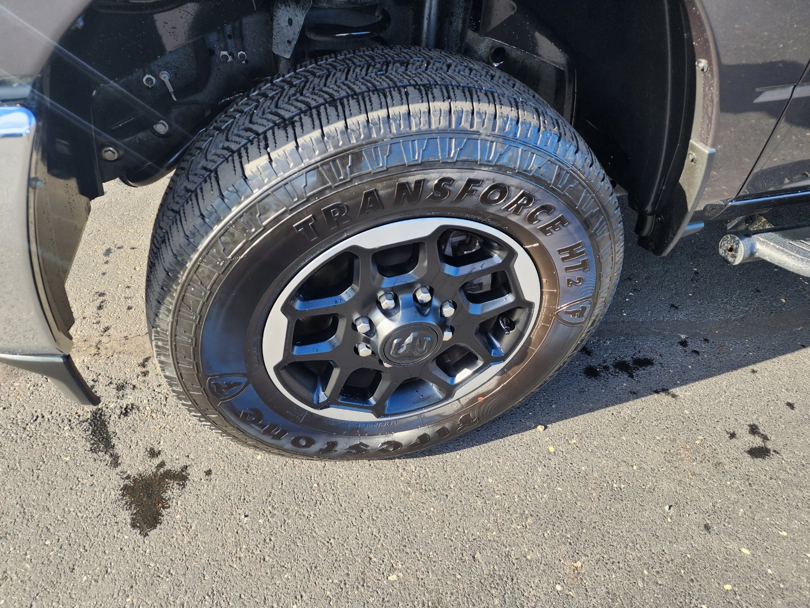 Used 2025 RAM 3500 Laramie AWD/4WD image 9