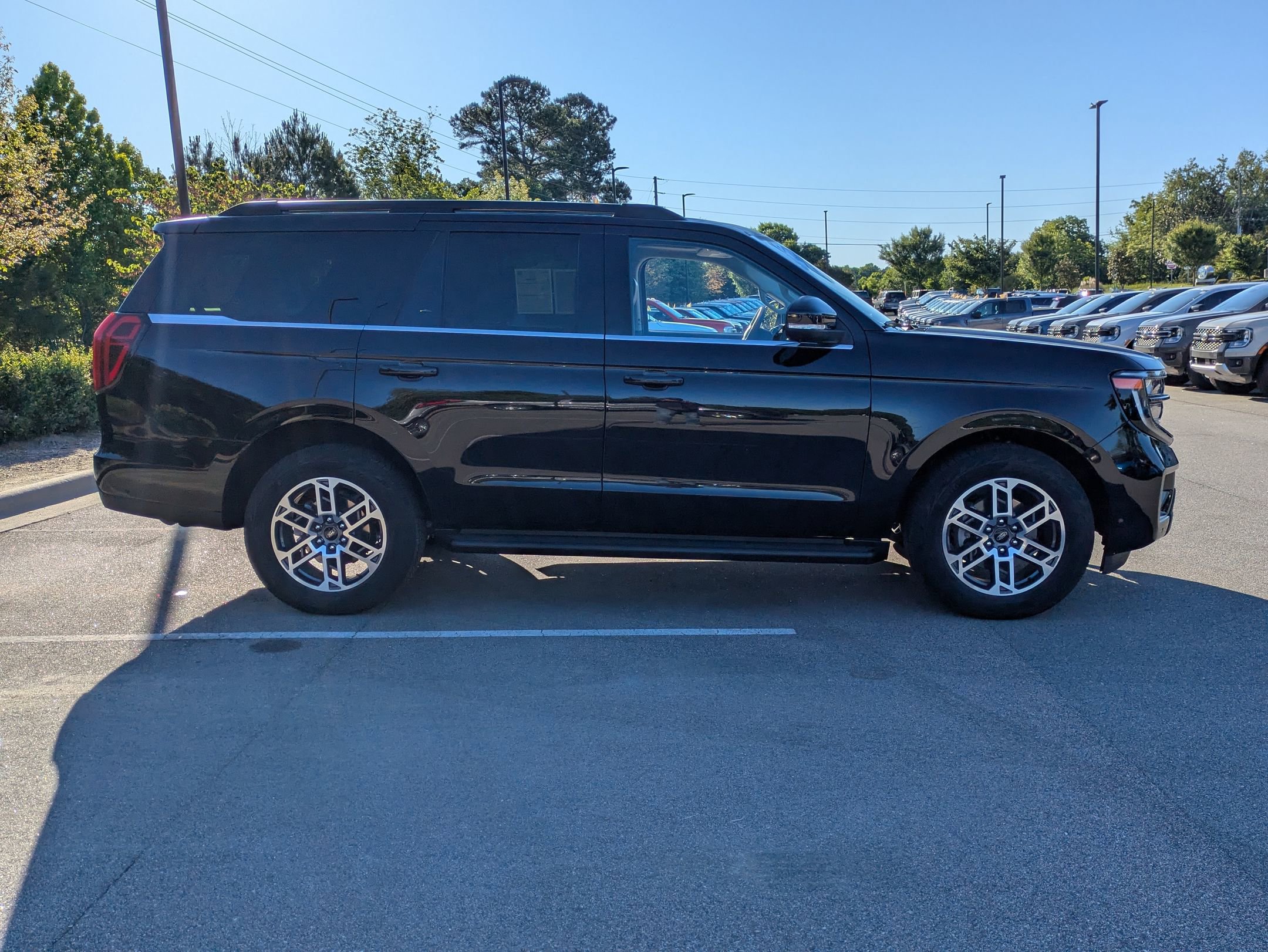 Certified 2025 Ford Expedition Active AWD/4WD image 3