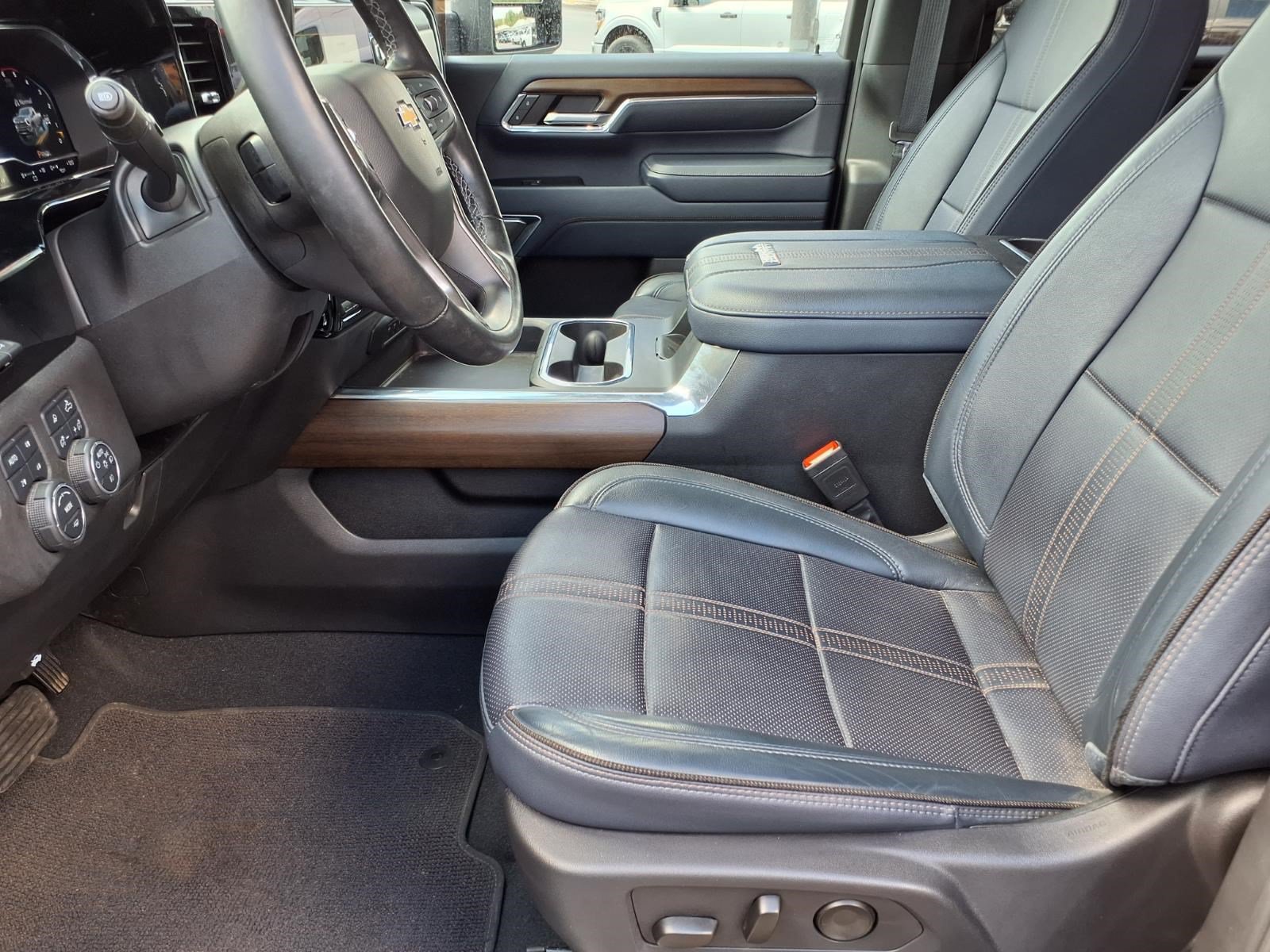 Used 2024 Chevrolet Silverado 3500 High Country w/ High Country Premium Package AWD/4WD image 15