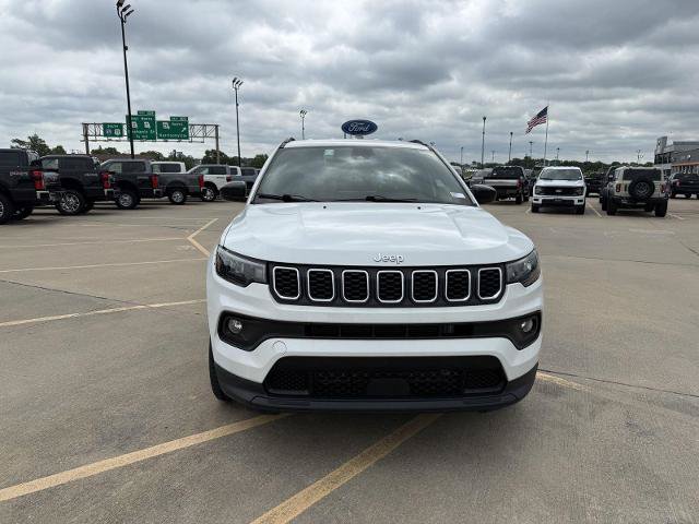 Used 2024 Jeep Compass Latitude AWD/4WD image 3