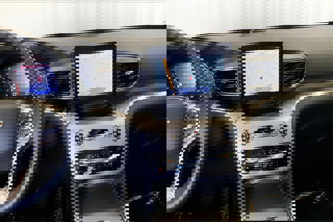 Certified 2023 Ford Explorer XLT w/ Equipment Group 202A image 5