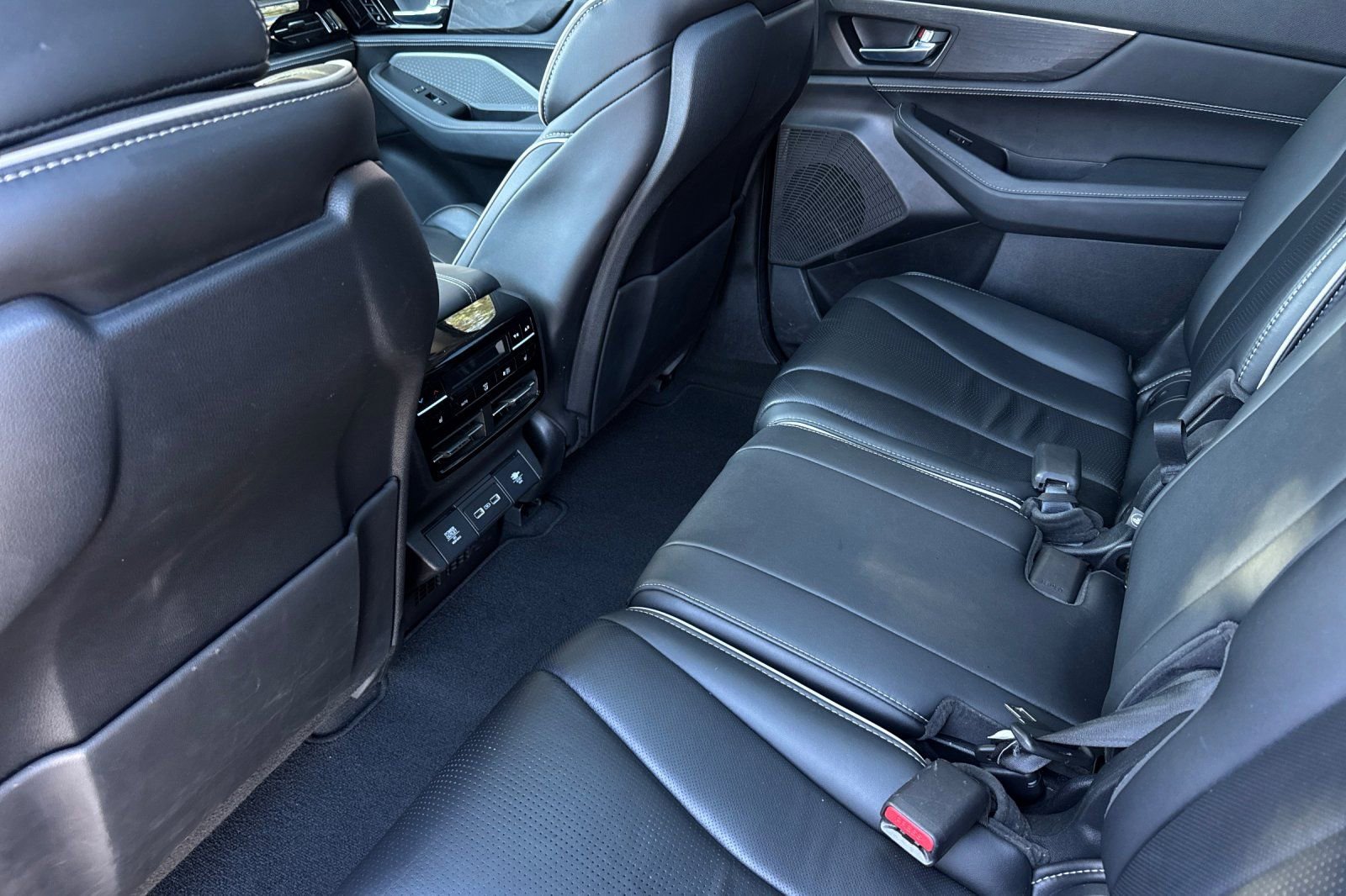 Used 2023 Acura MDX SH-AWD w/ Advance Package image 16