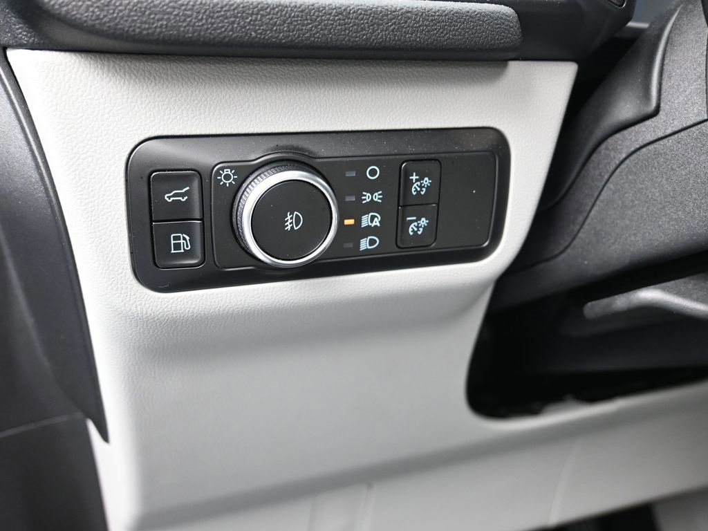 Certified 2025 Ford Escape SE w/ Class II Trailer Tow Package image 28