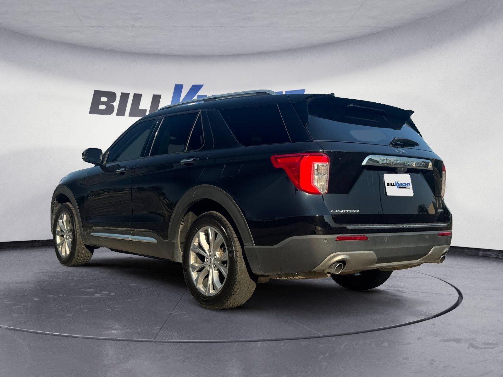 Certified 2022 Ford Explorer Limited w/ Equipment Group 301A AWD/4WD image 3