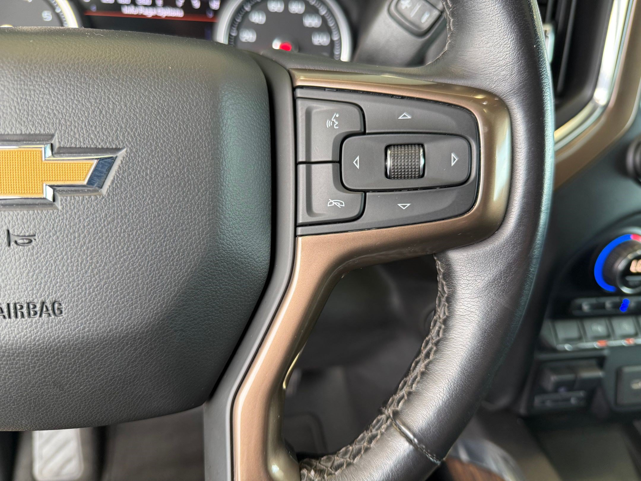 Used 2021 Chevrolet Silverado 1500 High Country AWD/4WD image 32