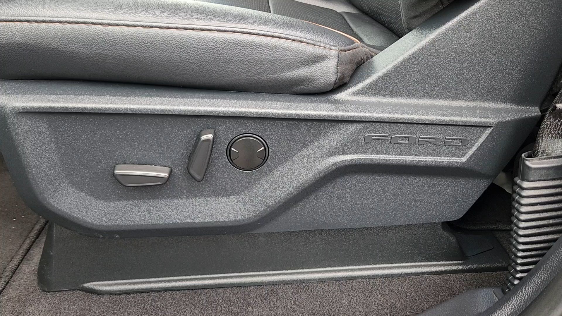 Certified 2025 Ford F150 Lariat AWD/4WD image 9