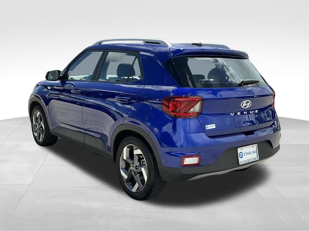Used 2025 Hyundai Venue SEL FWD image 5