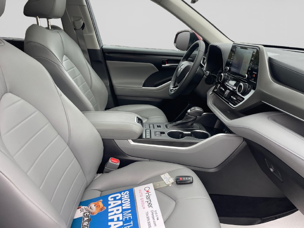 Used 2021 Toyota Highlander XLE AWD/4WD image 11
