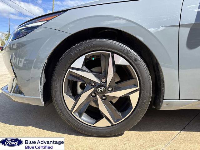 Used 2022 Hyundai Elantra Limited image 7