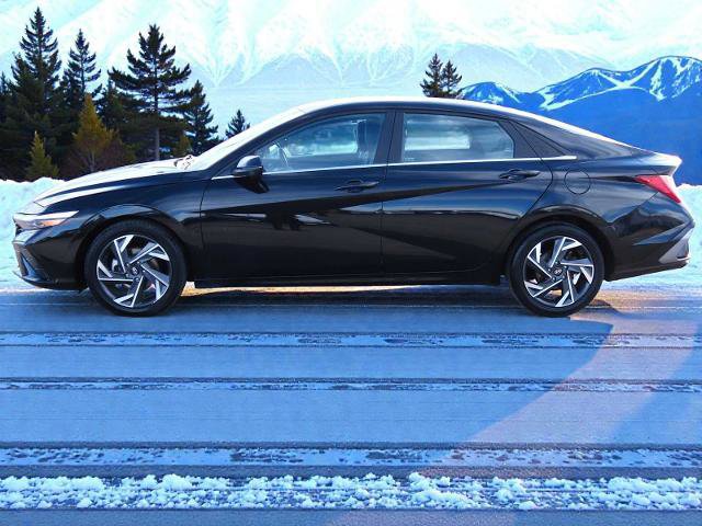 Used 2024 Hyundai Elantra Limited image 6