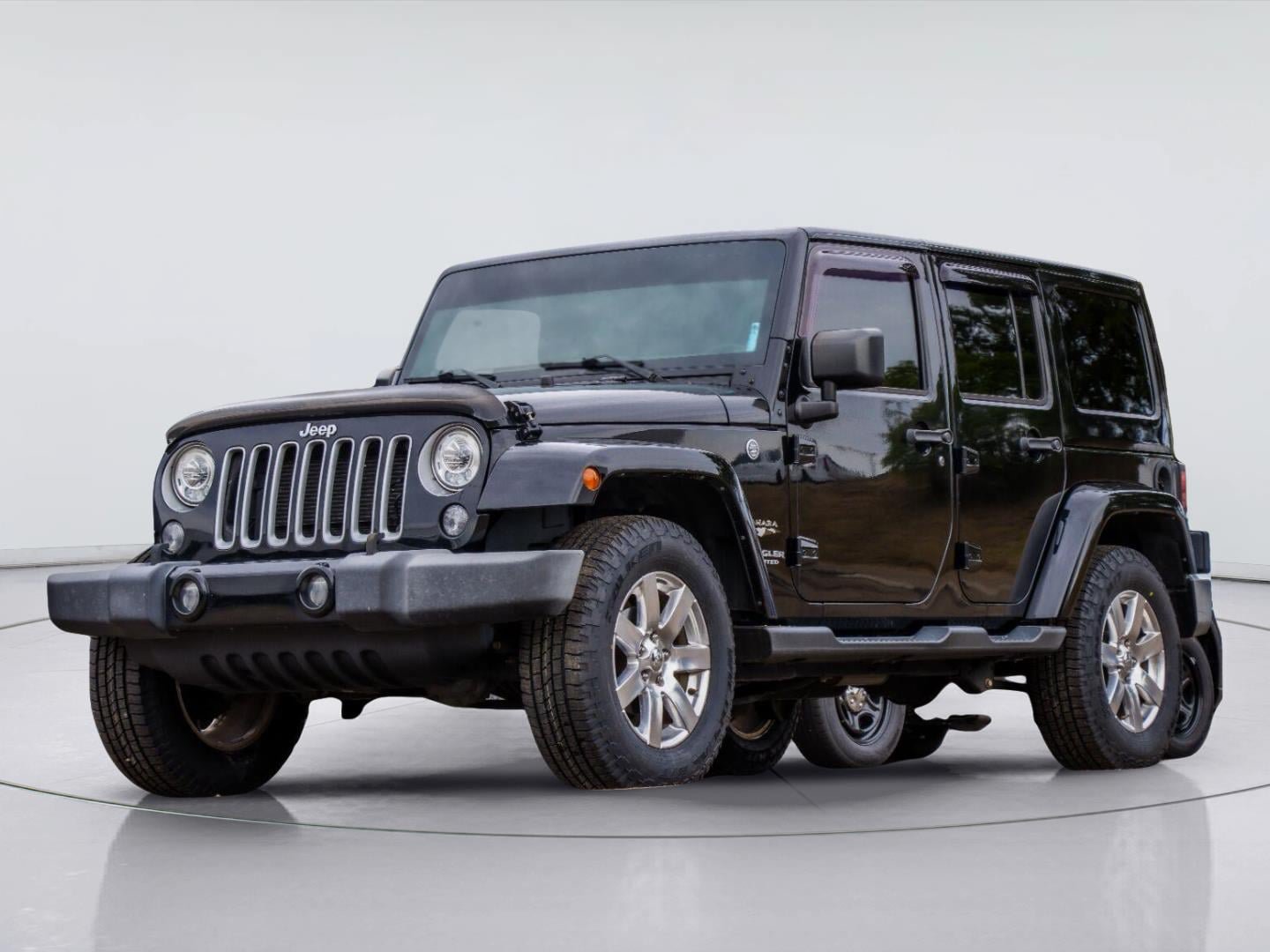 Used 2017 Jeep Wrangler Unlimited Sahara w/ Connectivity Group AWD/4WD image 1