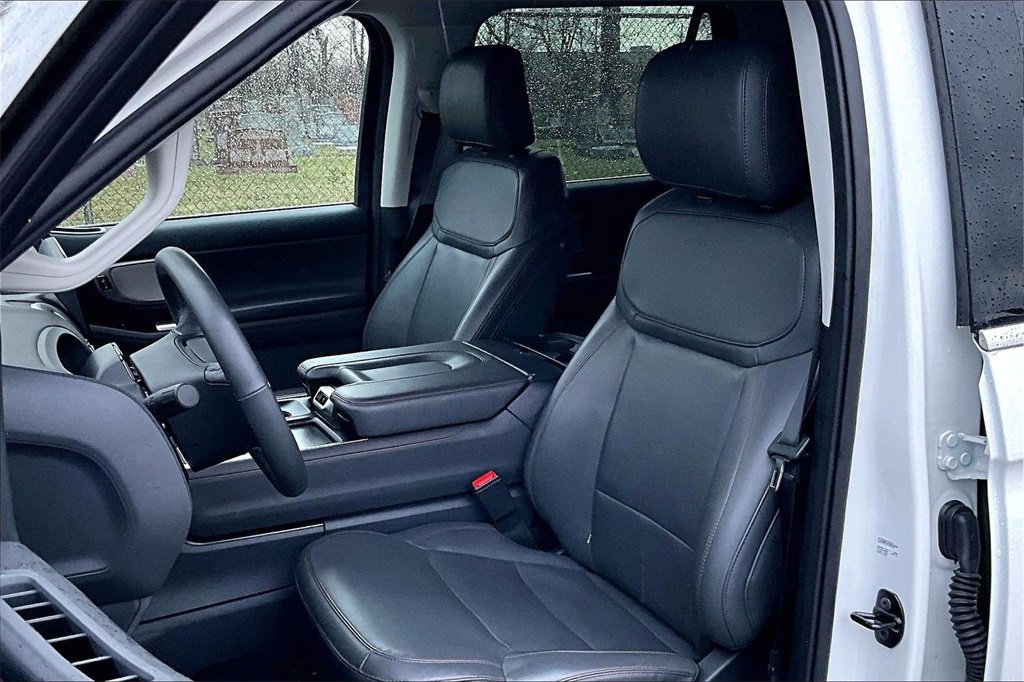 Certified 2025 Ford Expedition Active image 24