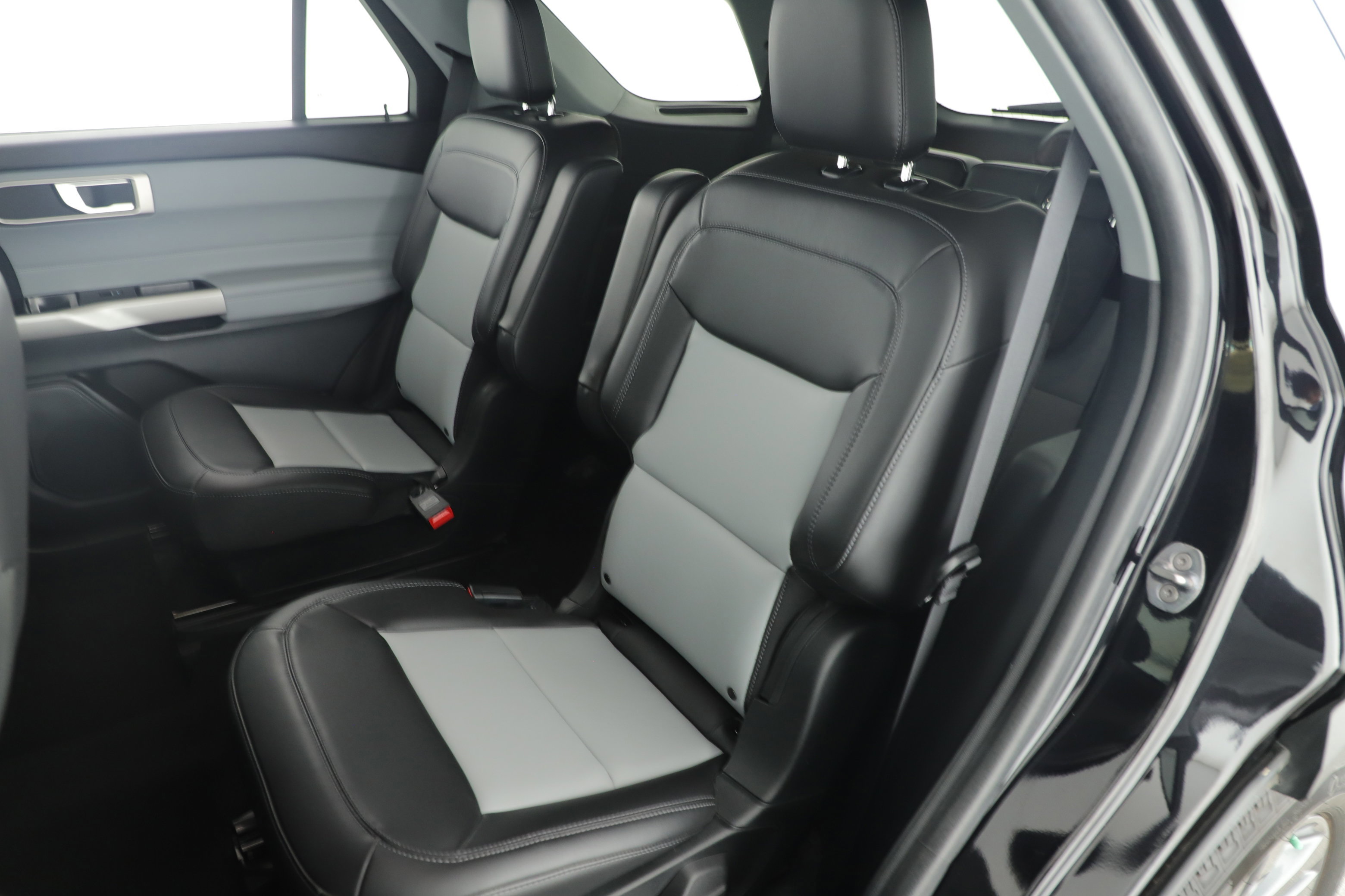 Certified 2024 Ford Explorer XLT w/ Equipment Group 202A image 22