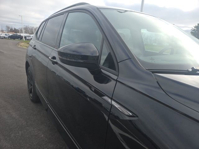 Used 2023 Volkswagen Tiguan SE R-Line AWD/4WD image 8