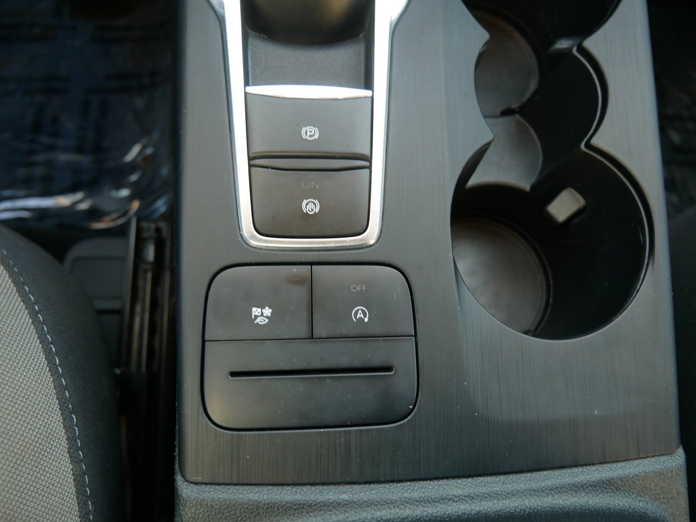 Certified 2020 Ford Escape SE image 30