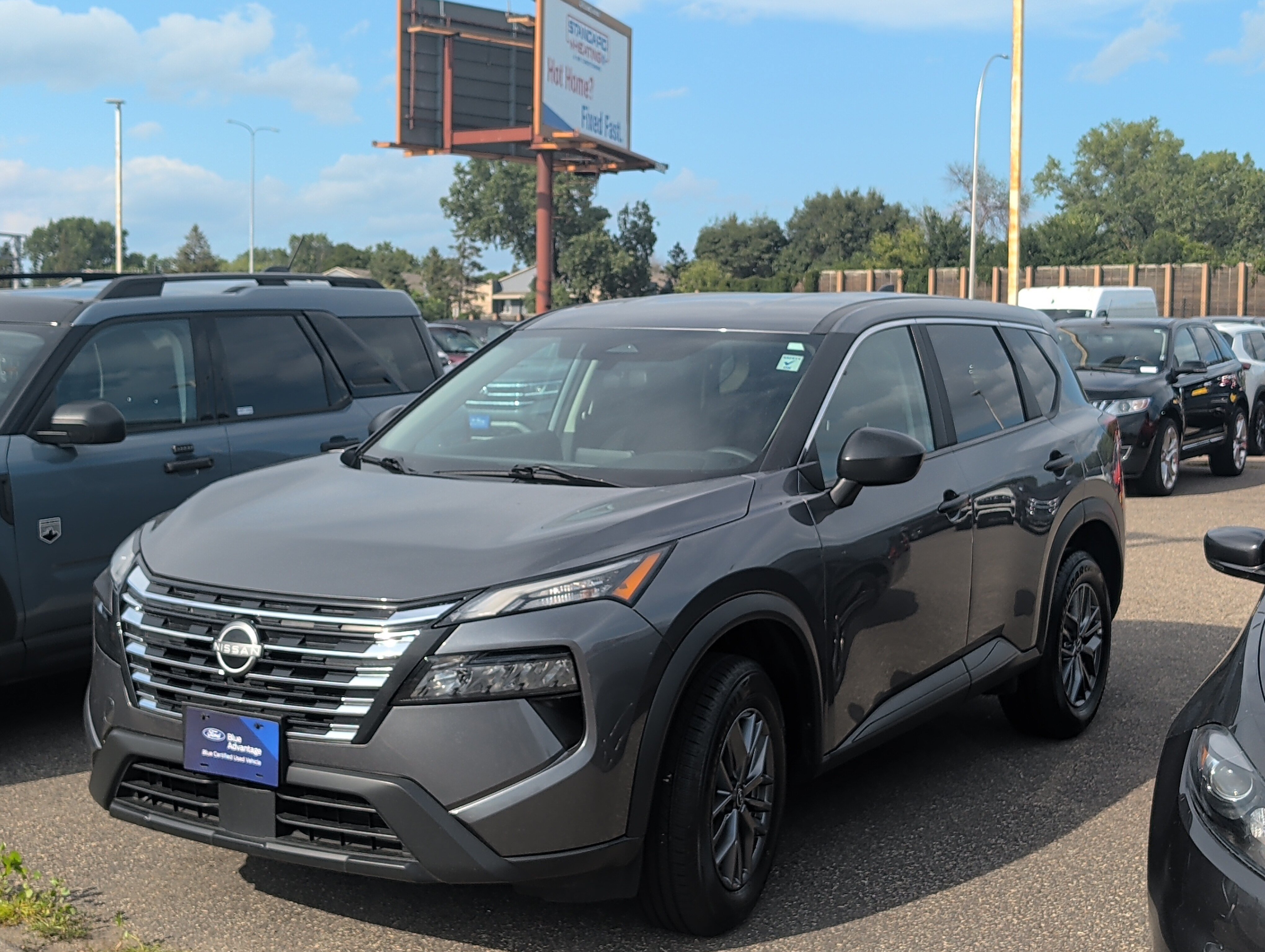 Used 2024 Nissan Rogue S AWD/4WD image 3