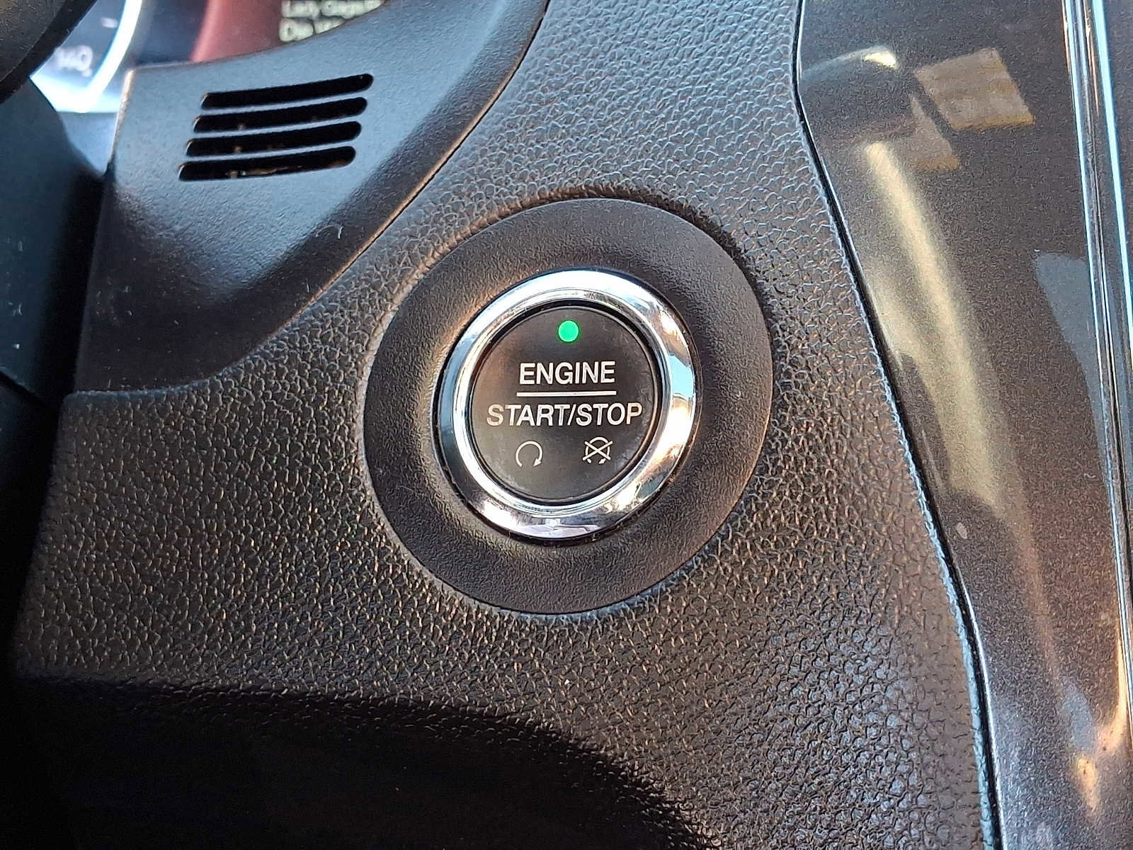 Certified 2019 Ford Explorer XLT w/ Equipment Group 202A image 25