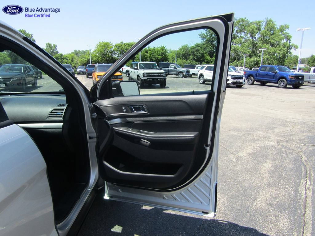 Certified 2019 Ford Explorer XLT w/ Equipment Group 202A AWD/4WD image 41