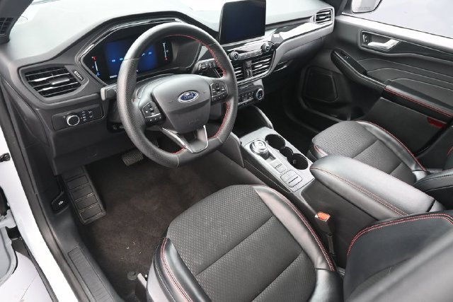 Certified 2025 Ford Escape ST-Line FWD image 11