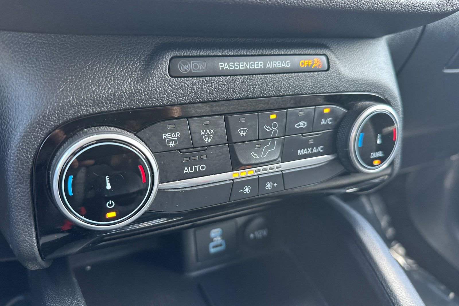 Certified 2022 Ford Escape SE w/ SE Sport Appearance Package FWD image 28