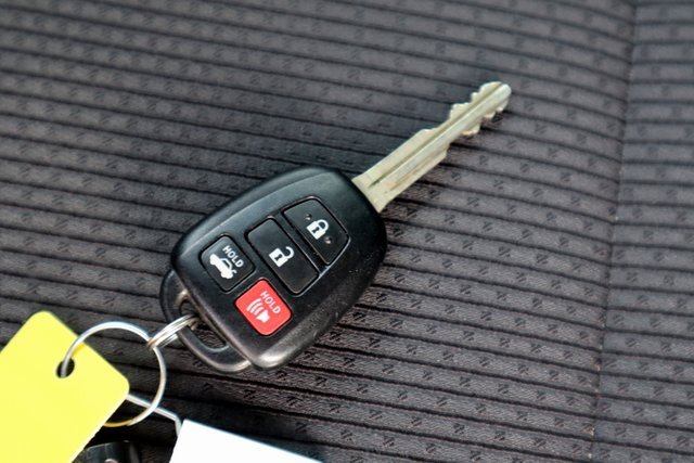 Used 2017 Toyota Camry SE image 33