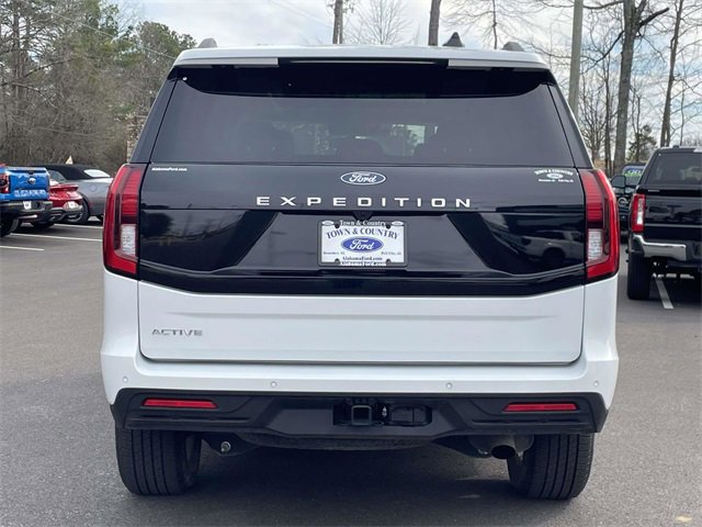 Certified 2025 Ford Expedition Active image 4