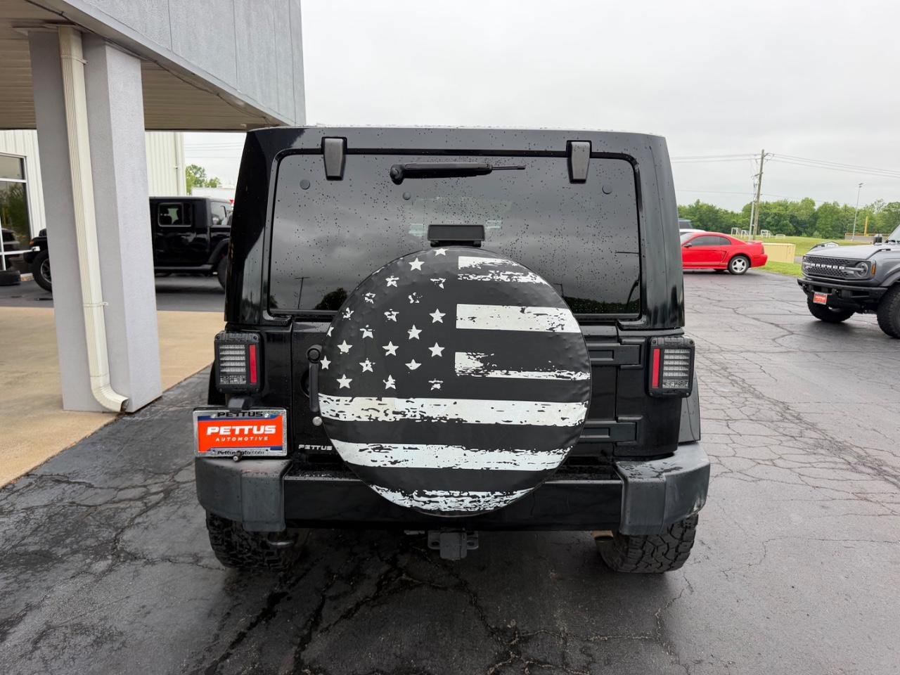 Used 2017 Jeep Wrangler Unlimited Sahara w/ Connectivity Group AWD/4WD image 4