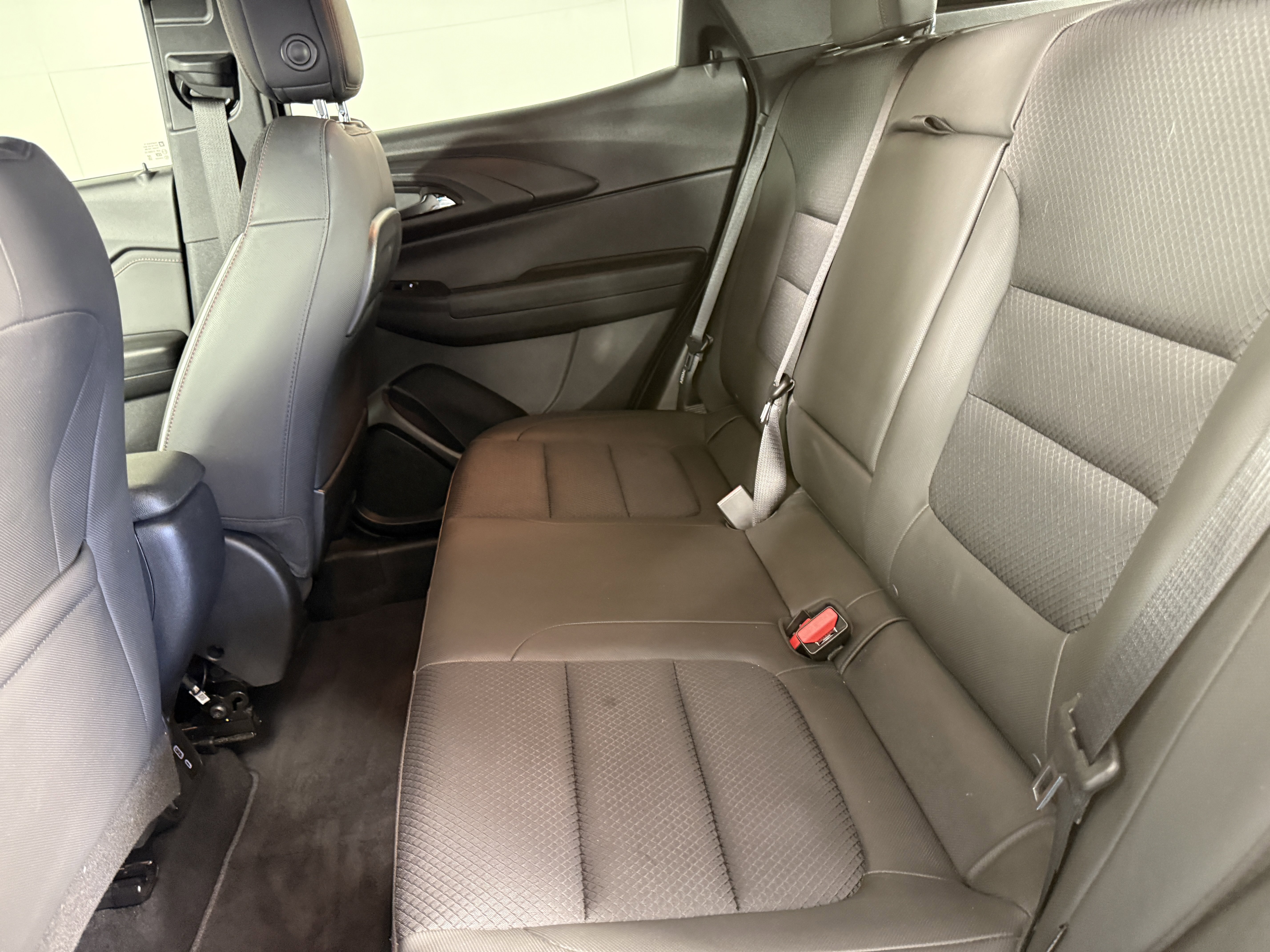 Used 2021 Chevrolet TrailBlazer RS w/ Sun and Liftgate Package image 14