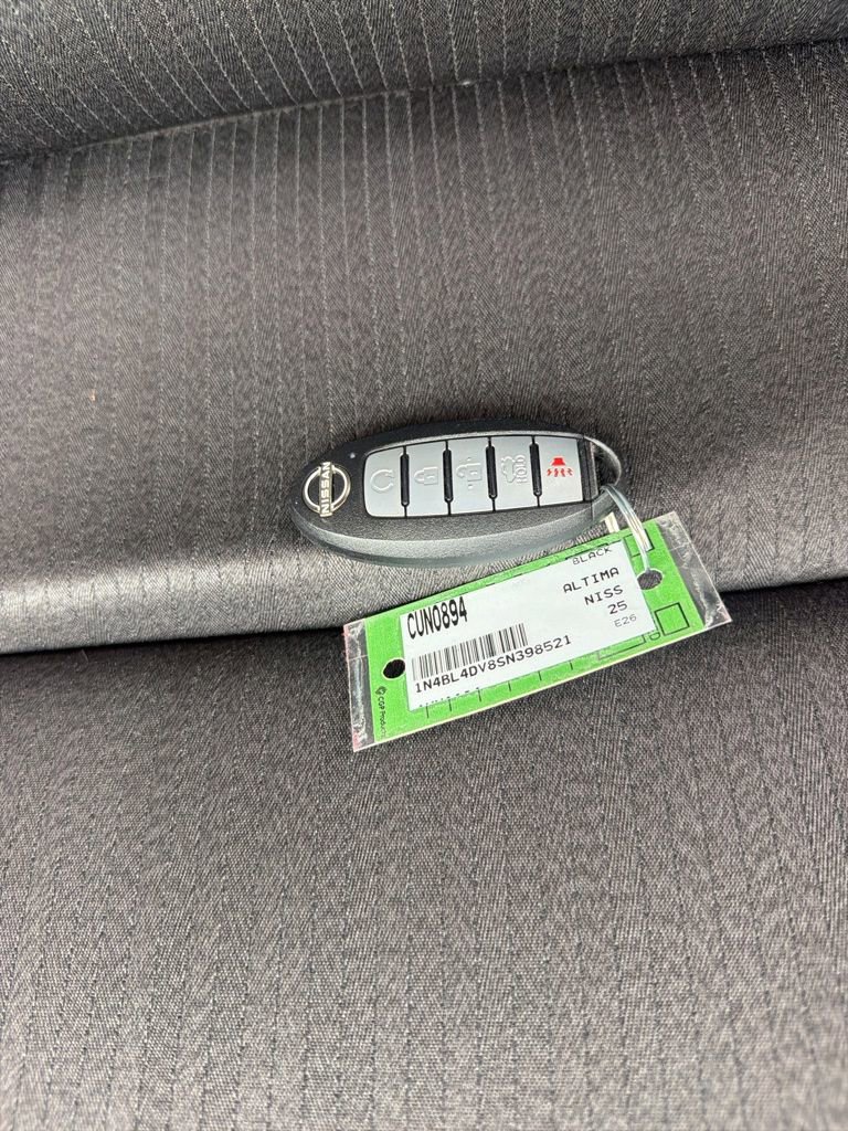 Used 2025 Nissan Altima 2.5 SV FWD image 51