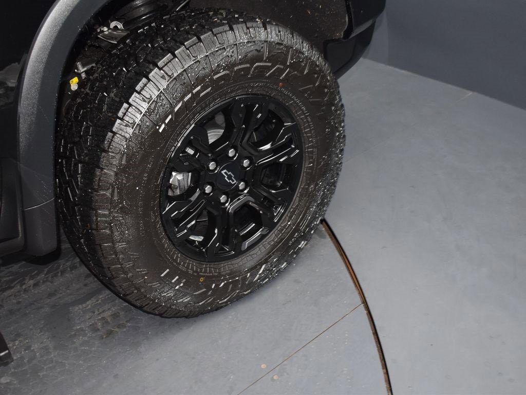 Used 2025 Chevrolet Silverado 1500 ZR2 w/ Technology Package image 18