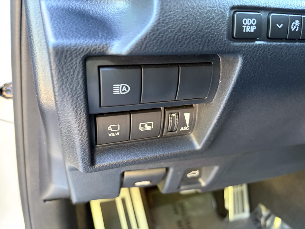 Used 2024 Lexus IS 500 RWD image 15