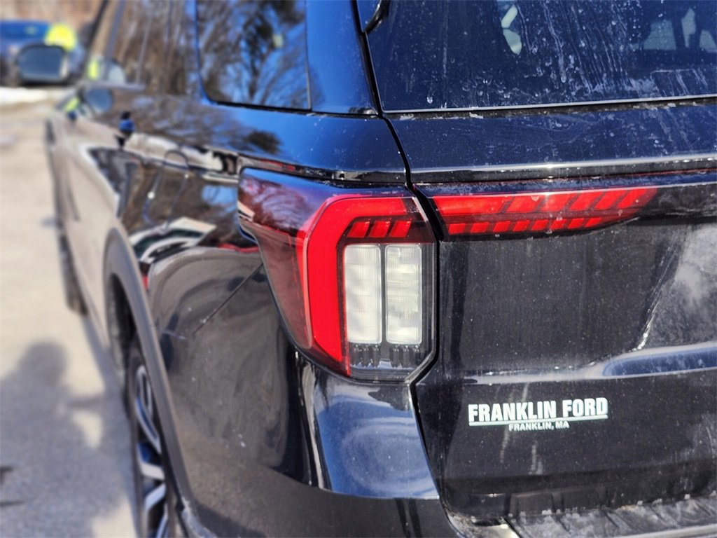 Certified 2025 Ford Explorer ST-Line image 9